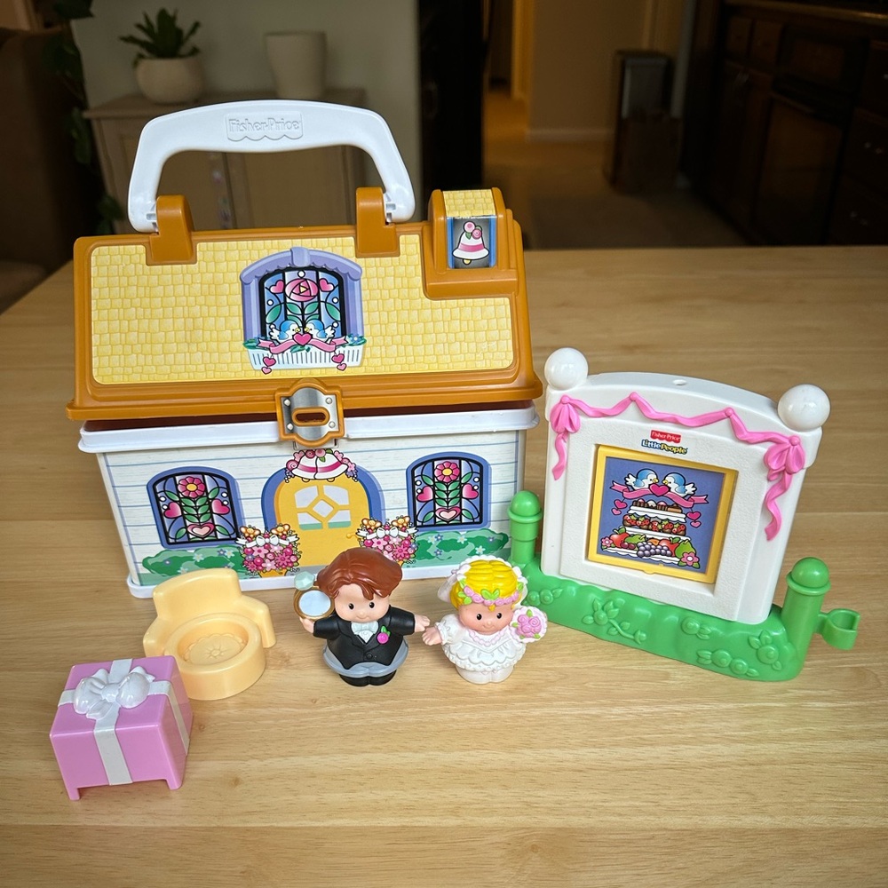🖤 2008 Fisher-Price Play 'n Go Wedding Chapel Set w/ Carrying Case